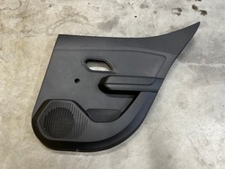 Боковина оббивка двері праві зад dacia sandero iii 2023r фото №1