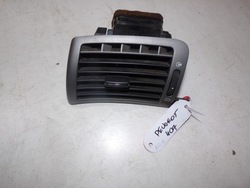 Решітка повітропровід ліва peugeot 407 фото №1