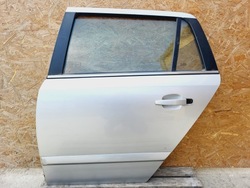 Двері лівий зад ліві задні opel astra h 04-14r універсал сріблястий фото №1