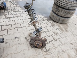 Citroen c3 ii 1.4 vti амортизатор поворотный кулак левая фото №1