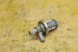 Клапан вакуум a4 b5 070133517e фото №1