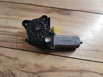 Моторчик стёкла левый зад w203 a2038202942 фото №1