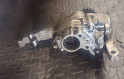 Насос масла mercedes-benz 3.0 cdi оригинальный номер a6421810547 фото №1