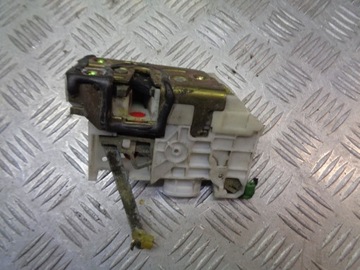 Замок дверь правый зад задний toyota avensis t22 фото №1