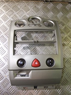 Панель рамка корпус консоль середня renault megane ii фото №1