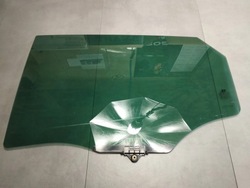 Hyundai ix35 2013 скло ліва зад фото №1