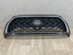 Toyota corolla cross 2020- решётка радиатора решётка бампера перед 53114-16060 фото №1