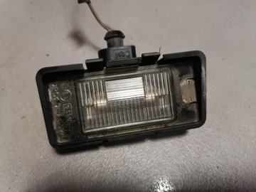 Seat ibiza лампа освітлення номерного знака 1m6943021 фото №1