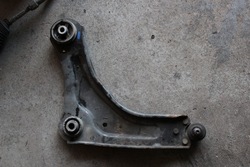 Renault laguna iii рычаг левый перед 2.0dci фото №1