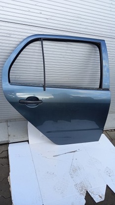 Двері праві зад skoda fabia 04r sedan фото №1