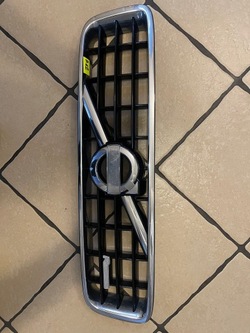 Volvo xc90 07-14 решітка радіатора решітка оригінал фото №1