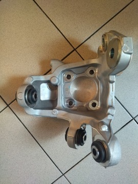 Поворотна опора зад mazda cx-70 kj 2024- новий оригінал фото №1