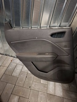 Оббивка двері лівий зад renault captur ii 829a18015r фото №1