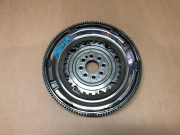 Vw passat b8 1.8tsi колесо двомасовий 06k105266e фото №1