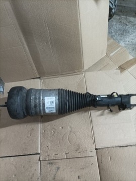 Mercedes w205 c класс амортизатор левый перед переднее airmatic фото №1