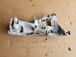 Кронштейн крепление компрессора климат asx c4 aircross 1.8 did 4n13 1801a070 фото №1