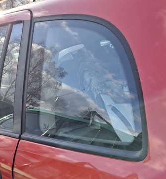 Opel zafira a скло кузовна лівий зад фото №1