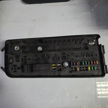 Opel vectra c 13172979 рамка / модуль предохранителей фото №1