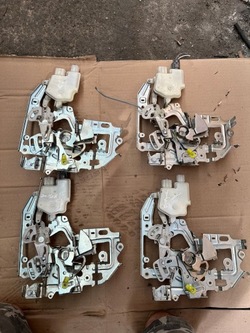 Замок двері зад master movano iii 10-23 рік 8200766888j фото №1