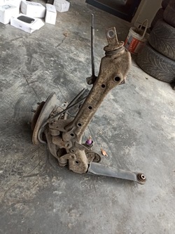 Honda civic viii 1.3 b sd поворотна опора важіль праві зад балка підвішування вісь фото №1