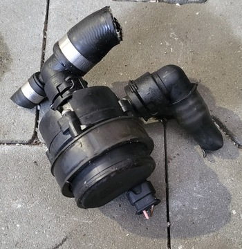 Mercedes c-klasa w205 додатковий насос води фото №1