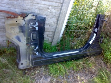 Chrysler 300 300c lancia thema 11-19 порог левый стойка переднее средний bok фото №1