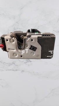 Замок праві зад opel vectra b універсал 01r фото №1