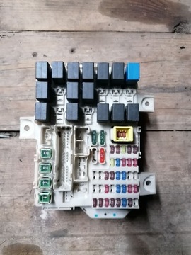 Коробка запобіжників mitsubishi colt 1.3 09- фото №1