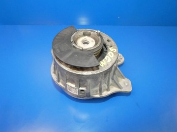 Mercedes c класс w205 подушка крепление двигателя лапи кронштейн фото №1