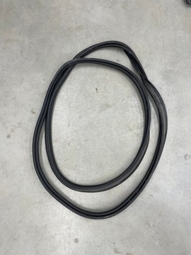 Прокладка крышки багажника q5 80a оригинал идеальная фото №1