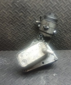 Корпус фільтра масла радіатор 5989070241 02-08 vectra c 1.9 фото №1