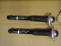 Toyota corolla e21 амортизатор зад праві hb фото №1