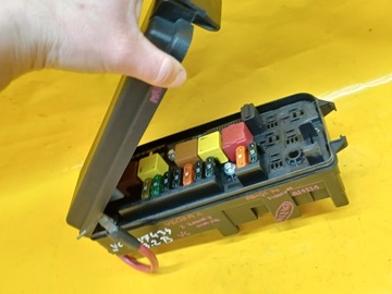 Коробка запобіжників signum 3,2b v6 13112921 фото №1