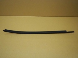 Планка ущільнювач скла двері правих задніх peugeot 207sw фото №1