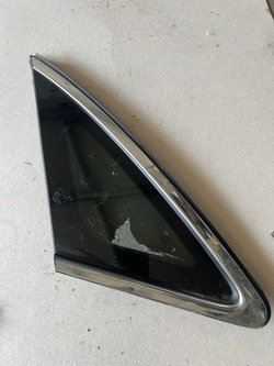 Kia оригінальний номер 87810-j7100 скло кузовна фото №1