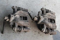 Honda cr-v iii 2.2 дизель с турбонаддувом и прямым впрыском суппорт p / l зад 08r фото №1