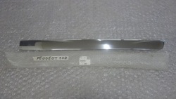 Peugeot 107 2009-2012 планка хром бампера перед фото №1