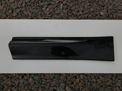 Volvo xc60 ii ліва планка na двері зад написи 2017- фото №1