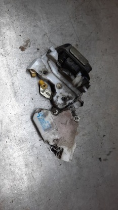 Замок дверь левый зад nissan terrano ii 2.4b 94r фото №1