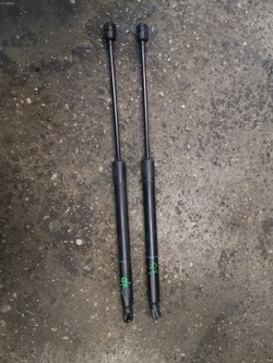 Audi q7 4l амортизатор телескоп кришки 4l0827552c kpl. фото №1