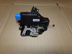 Замок двері лівий перед 9 pin touran golf v octavia ii фото №1