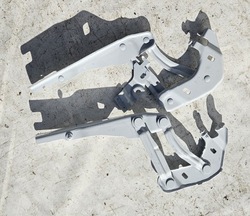 Петли капота audi a1 8x0 левый + правые комплект фото №1