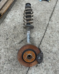 Vw golf 1.9 tdi поворотна опора macperson праві фото №1