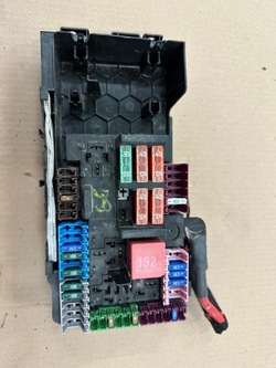 Mercedes коробка запобіжників w213 a2139068701 фото №1