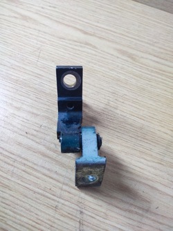 Петля двері правих верхній 6e0831402c passat b5 фото №1