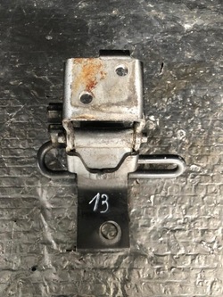 Петля праві перед нижній audi a8 d2 4d0831412d фото №1