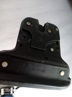 Замок кришки багажника зад audi tt 8n0827505e фото №1