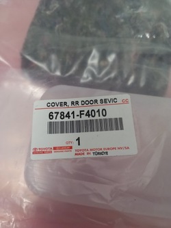 Панель двері праві зад toyota c-hr 67841-f4010 фото №1