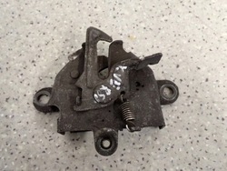 Toyota yaris verso 99-05 замок капота фото №1