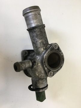 Корпус термостата 1.9 tdi passat b5 audi a4 superb 038121133a фото №1